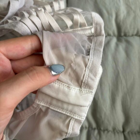 Victoria Secret White Mesh Bra 34D - Picture 4 of 5